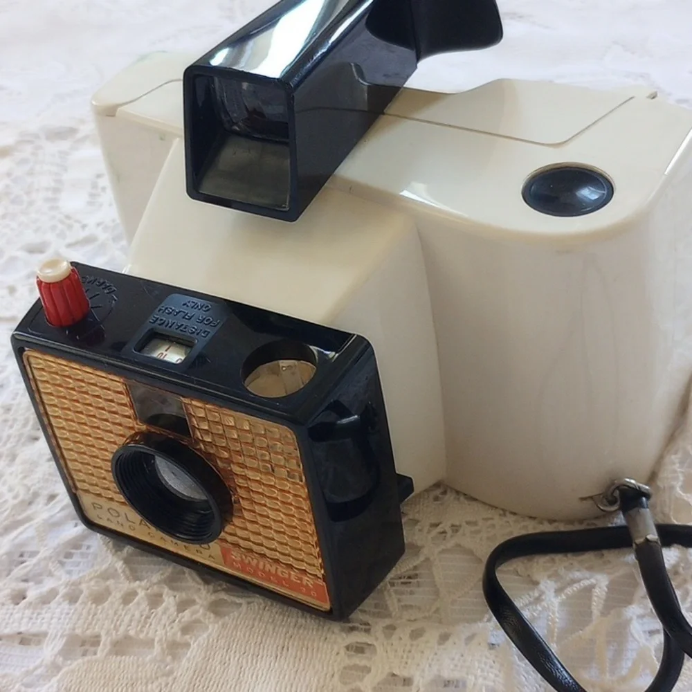 Vintage Polaroid 1960s Land Camera Swinger Model 20